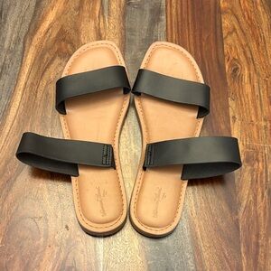 Crown Vintage Black and Tan Sandals